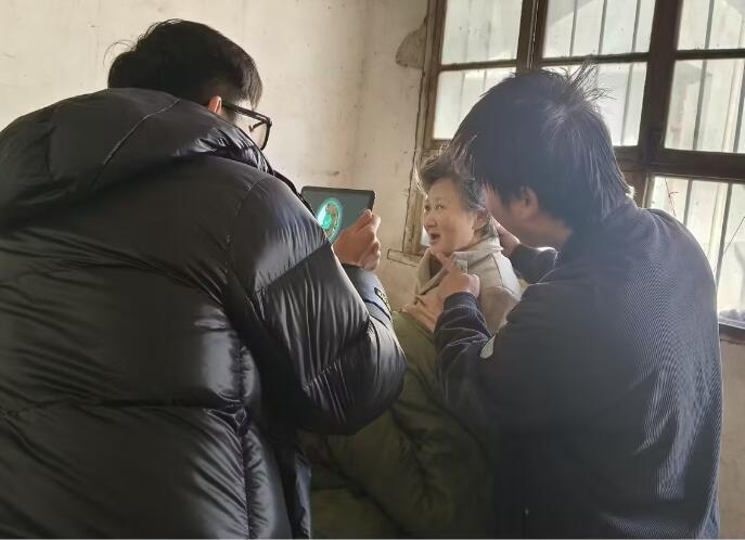 宝鸡市陈仓区城居保中心：社保业务“上门办” 贴心服务“零距离”.jpg