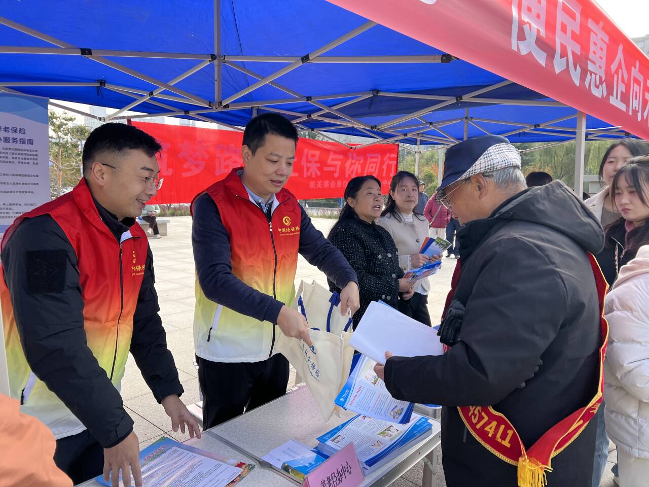 洛南中心2 056dd16b997d822cad0e9b9b08a4edf4_720.png